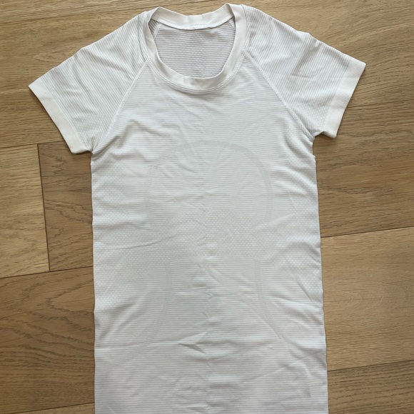lululemon athletica Tops - Swiftly Tech Short-Sleeve Shirt 2.0. Hip Length. Size 2